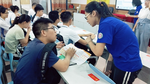 宣讲会6.jpg 宣讲会6.jpg