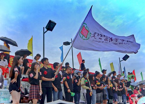 人文拉拉队为运动员呐喊助威_副本.jpg 人文拉拉队为运动员呐喊助威_副本.jpg