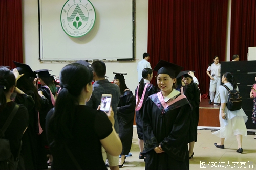 同学们合影留念.jpg 同学们合影留念.jpg