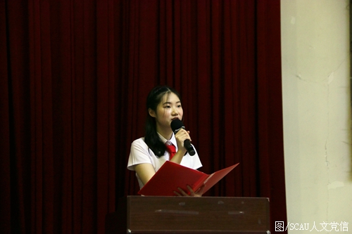 毕业生代表讲话.jpg 毕业生代表讲话.jpg