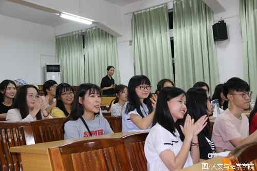 互动游戏中愉快的氛围.JPG 互动游戏中愉快的氛围.JPG