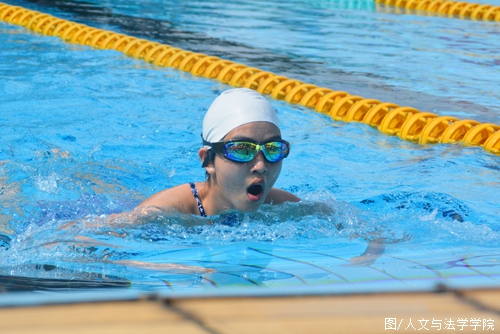 即将到达终点的选手.jpg 即将到达终点的选手.jpg