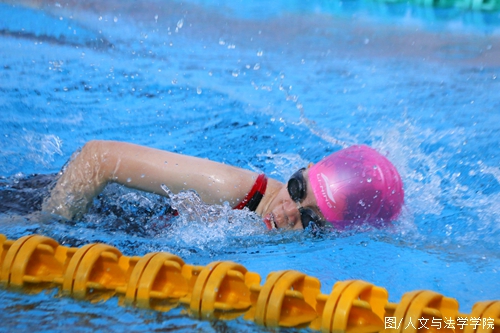 女子50米自由泳选手.jpg 女子50米自由泳选手.jpg