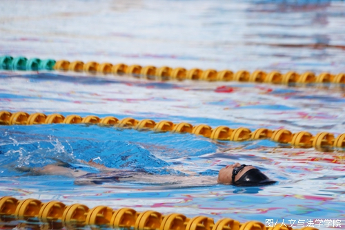男子50米仰泳.jpg 男子50米仰泳.jpg