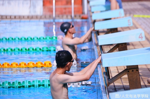 抵达终点的选手.jpg 抵达终点的选手.jpg