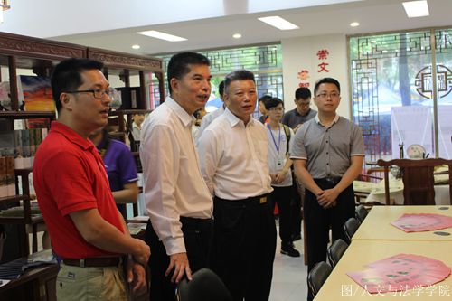 领导前来慰问_副本.jpg 领导前来慰问_副本.jpg